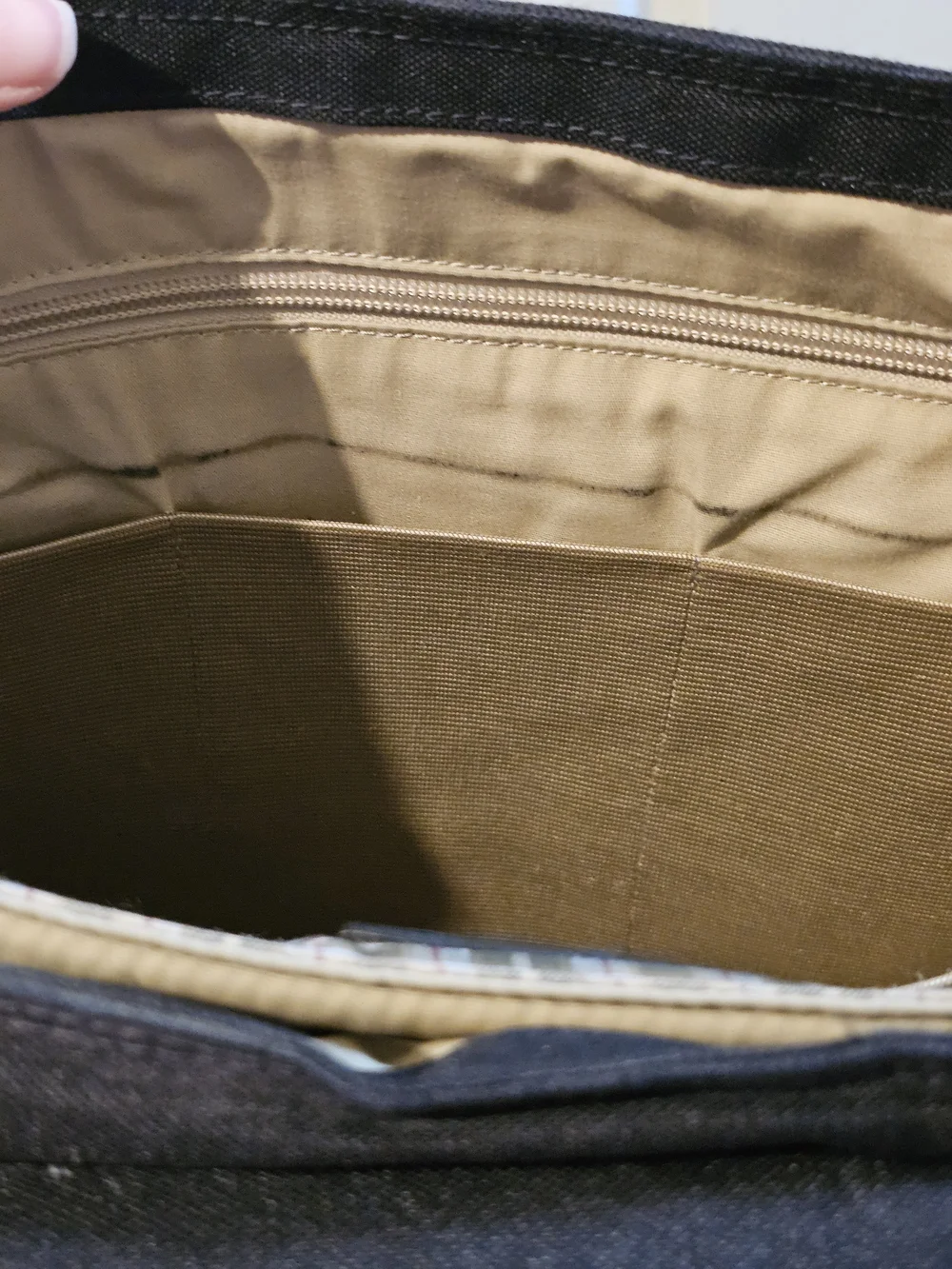Men's Black Leather Messenger Bag with Adjustable Strap